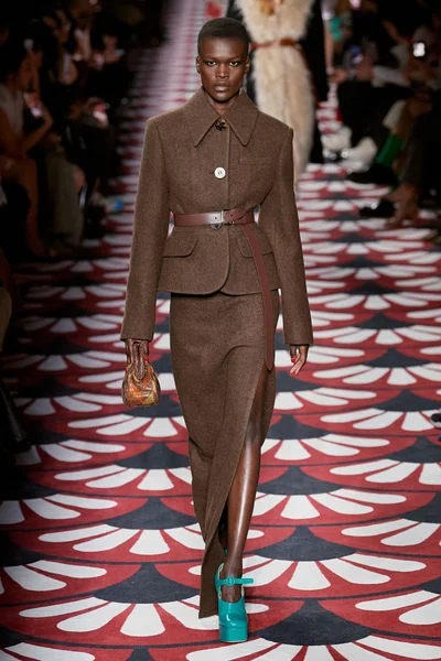 Look 7